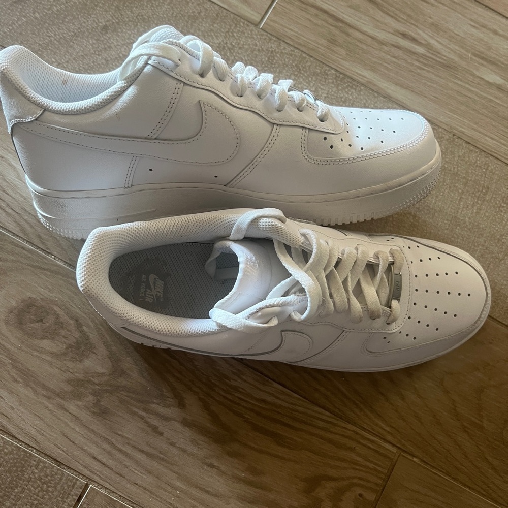 Men's White Nike Air Force 1 Sneakers - Picture 2 of 4